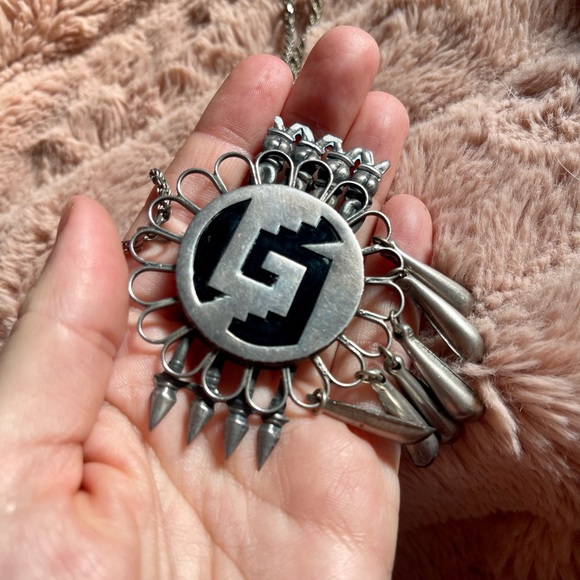 Vintage Native American sterling broach on a silver plated rope chain - Picture 2 of 3